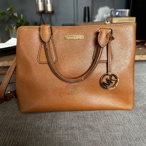Michael kors cross body